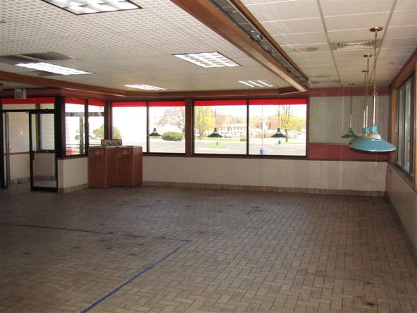 400 W Centerway St, Janesville, WI 53548